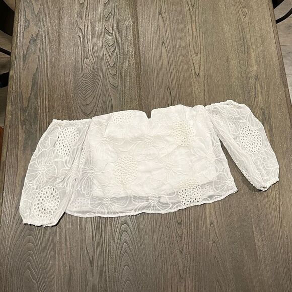 NWOT Guess White Eyelet Lace Off-The-Shoulder Blouse Size S - Picture 1 of 8
